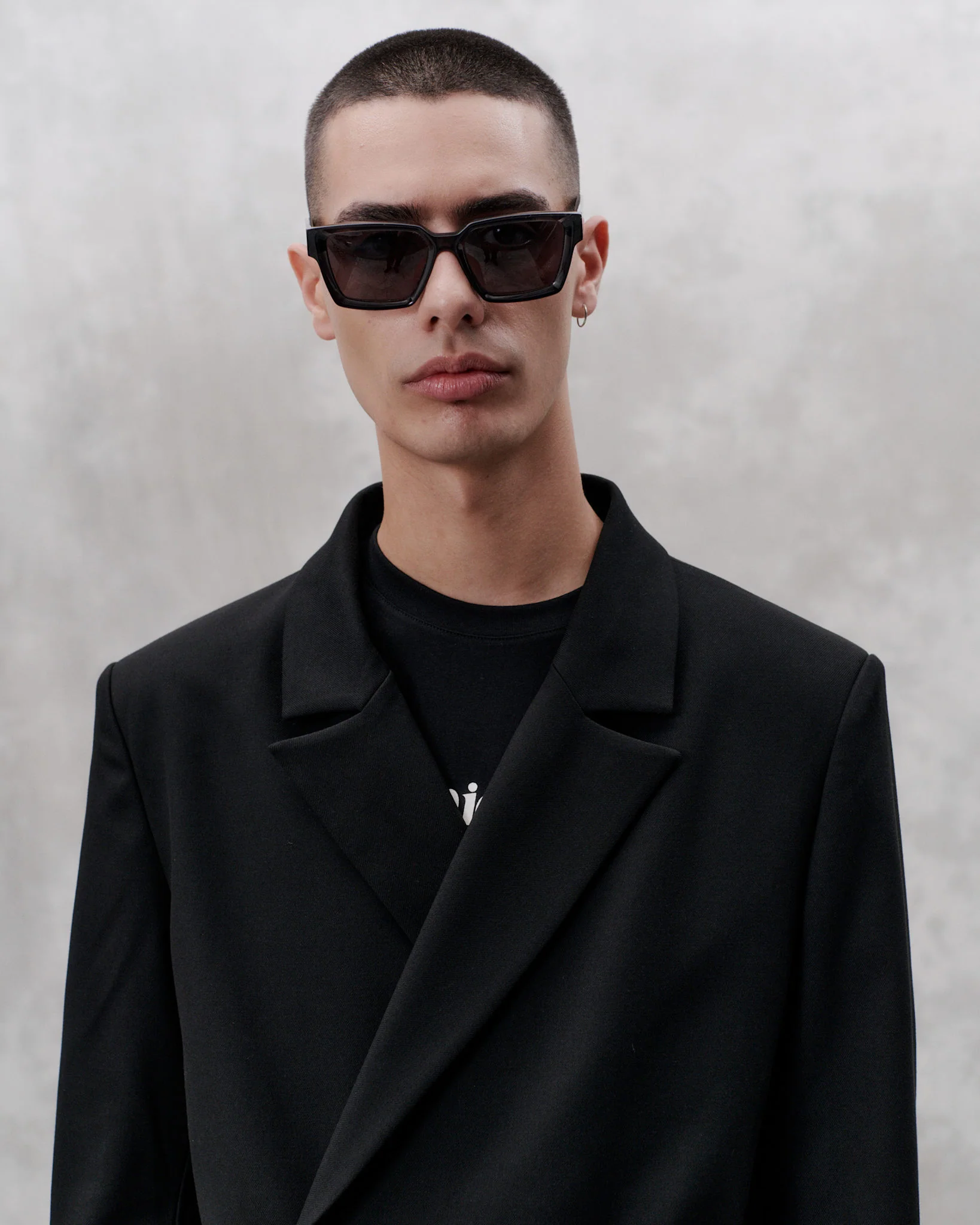 Public - Black - Image 3