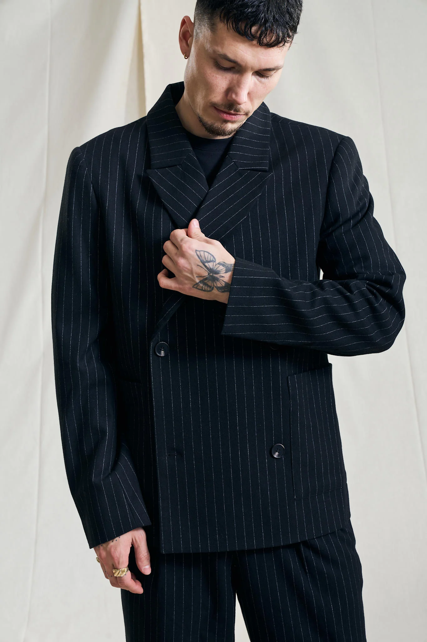 Public - Black Pin - Image 4